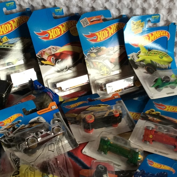 Hot wheels- 19 matchbox-2 maisto =1 all new in box - Picture 5 of 7